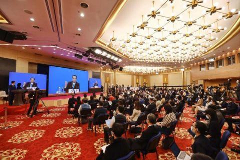 李克強(qiáng)：今年政府支出更多向民生領(lǐng)域傾斜，特別是義務(wù)教育和基本醫(yī)療